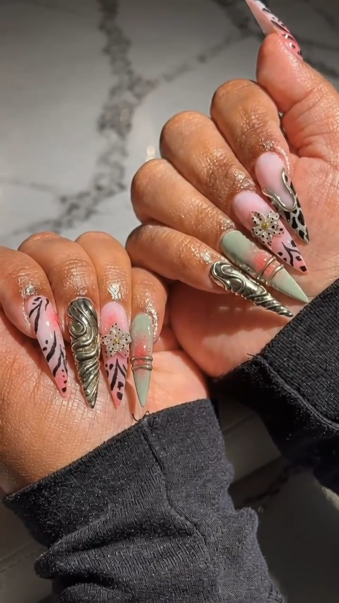 NAILS WORLD SUMMERVILLE logo